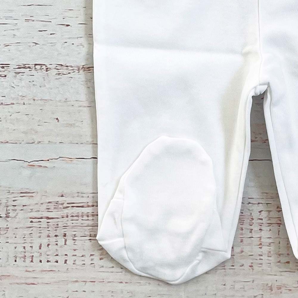 Pantalón blanco con forma de patita y refuerzo en la punta del pie