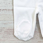 Pantalón blanco con forma de patita y refuerzo en la punta del pie