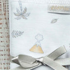 Tuto de tela blanca con estampado de dinosaurios y lazo gris cruzado