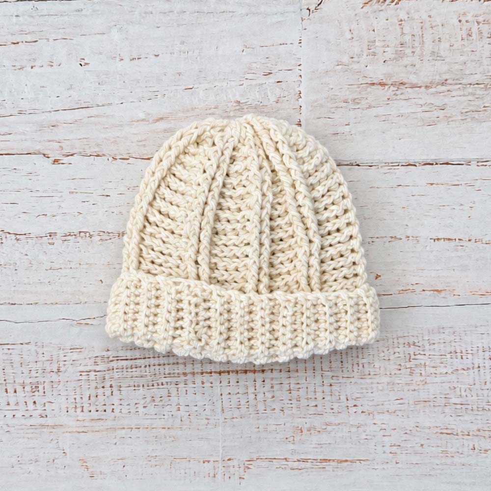 Gorro de lana hueso tejido a punto con canalé y vuelta