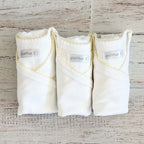 Pack de 3 bodies básicos blancos con borde picot amarillo y cierre a presión