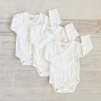Pack de 3 bodies básicos blancos con mangas largas y borde picot amarillo