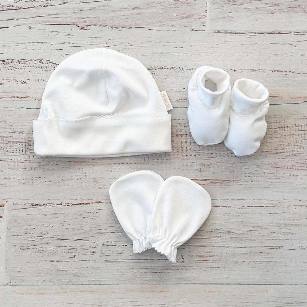Gorro blanco y patucos blancos de bebé, conjunto de 3 esenciales