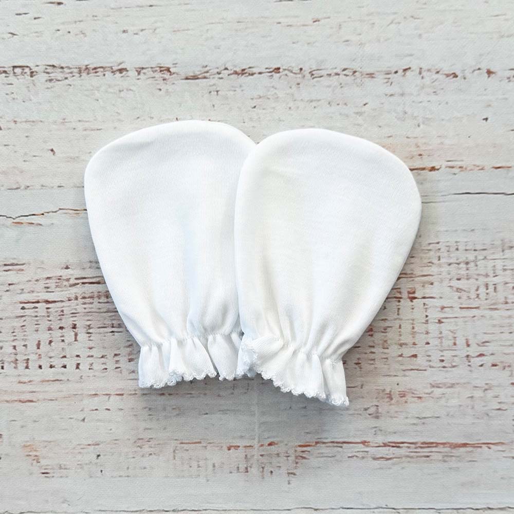 Prenda blanca con forma de corazón para bebé, con borde fruncido