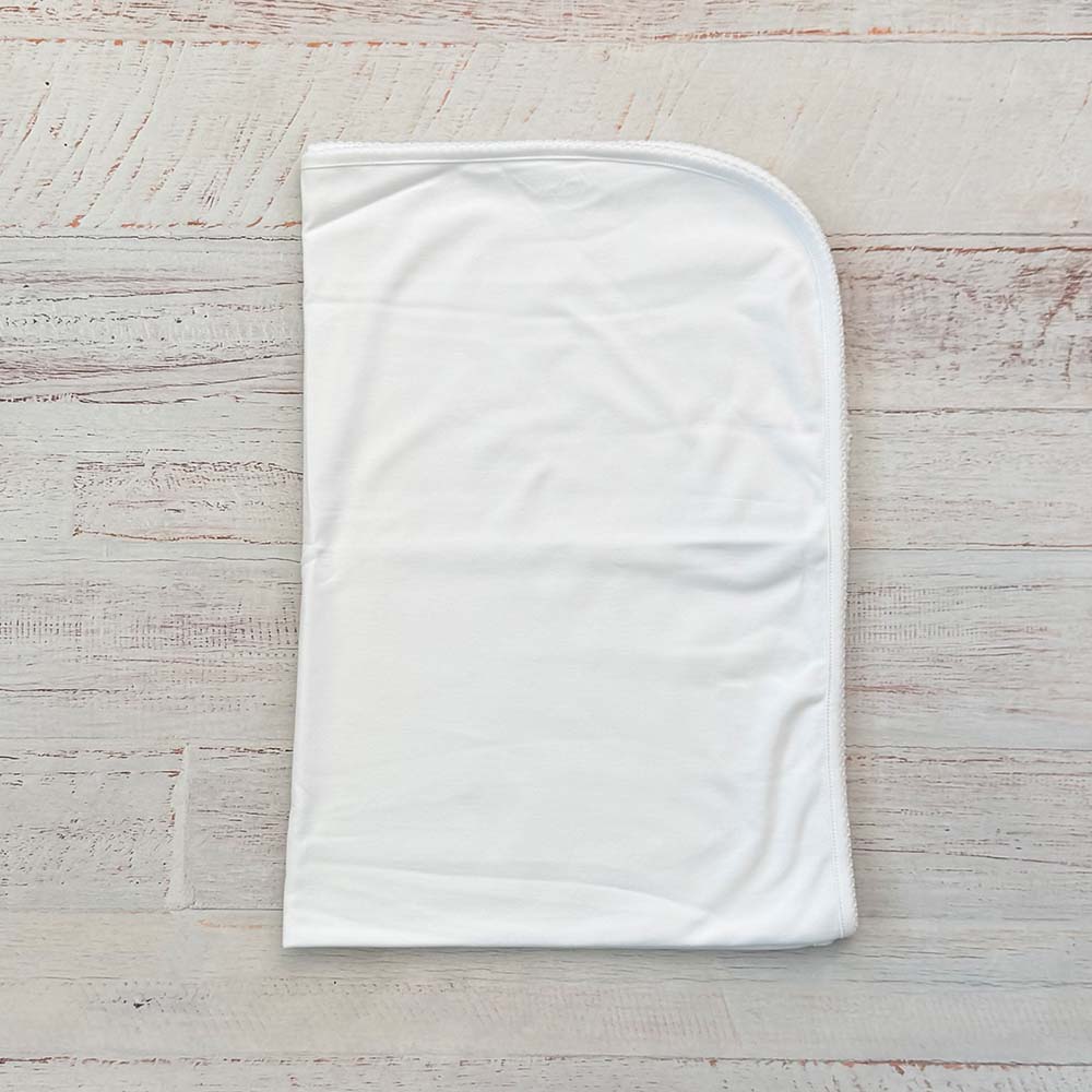 Manta blanca con borde de picot y esquinas redondeadas