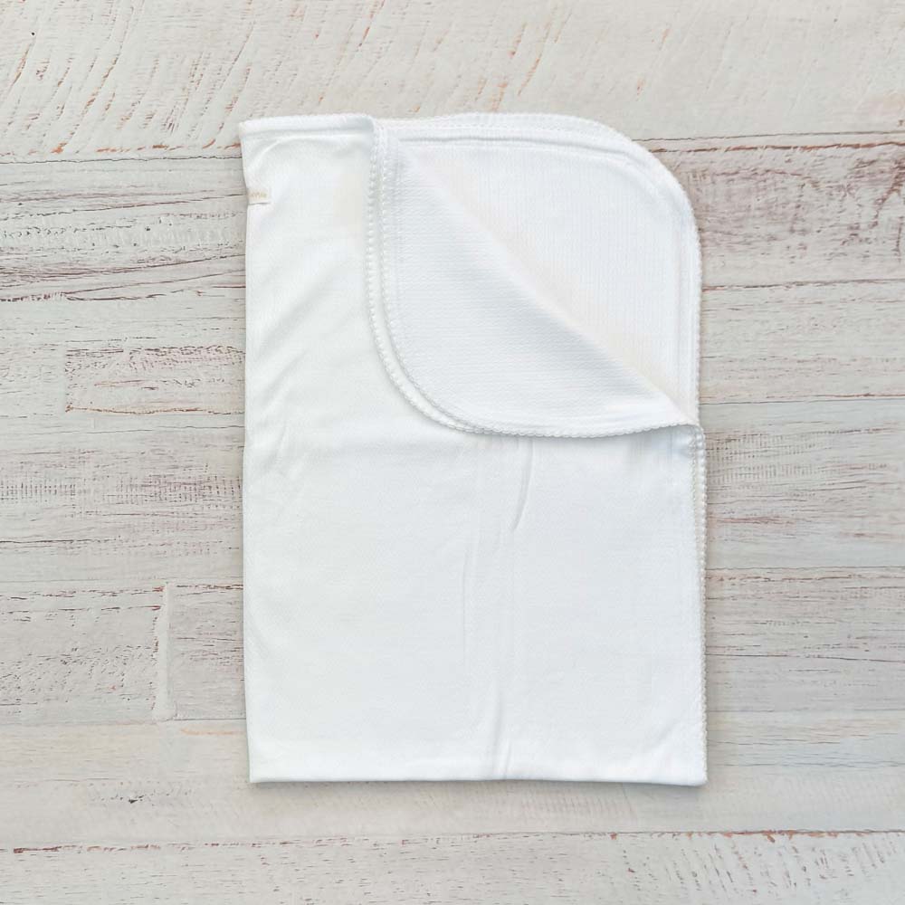 Manta jacquard blanca con borde fruncido y tejido liso al frente