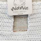 Babero de crochet blanco con textura de punto y borde redondeado