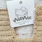 Babero de ganchillo beige con borde liso y detalle de tejido en hileras
