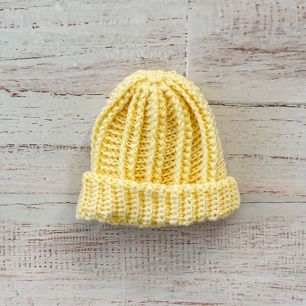 Gorro de lana amarillo pastel de punto grueso
