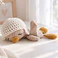 Manta de apego de ganchillo con figura de ganso y gorrito, tejido beige y amarillo
