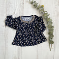 Blusa Bibi Stp azul marino con estampado floral y cuello redondo