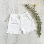 Short Maya blanco con cintura elástica y lazo, dobladillo con volante